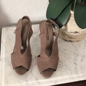I’m selling apair of brown heels they’re 4 in tall